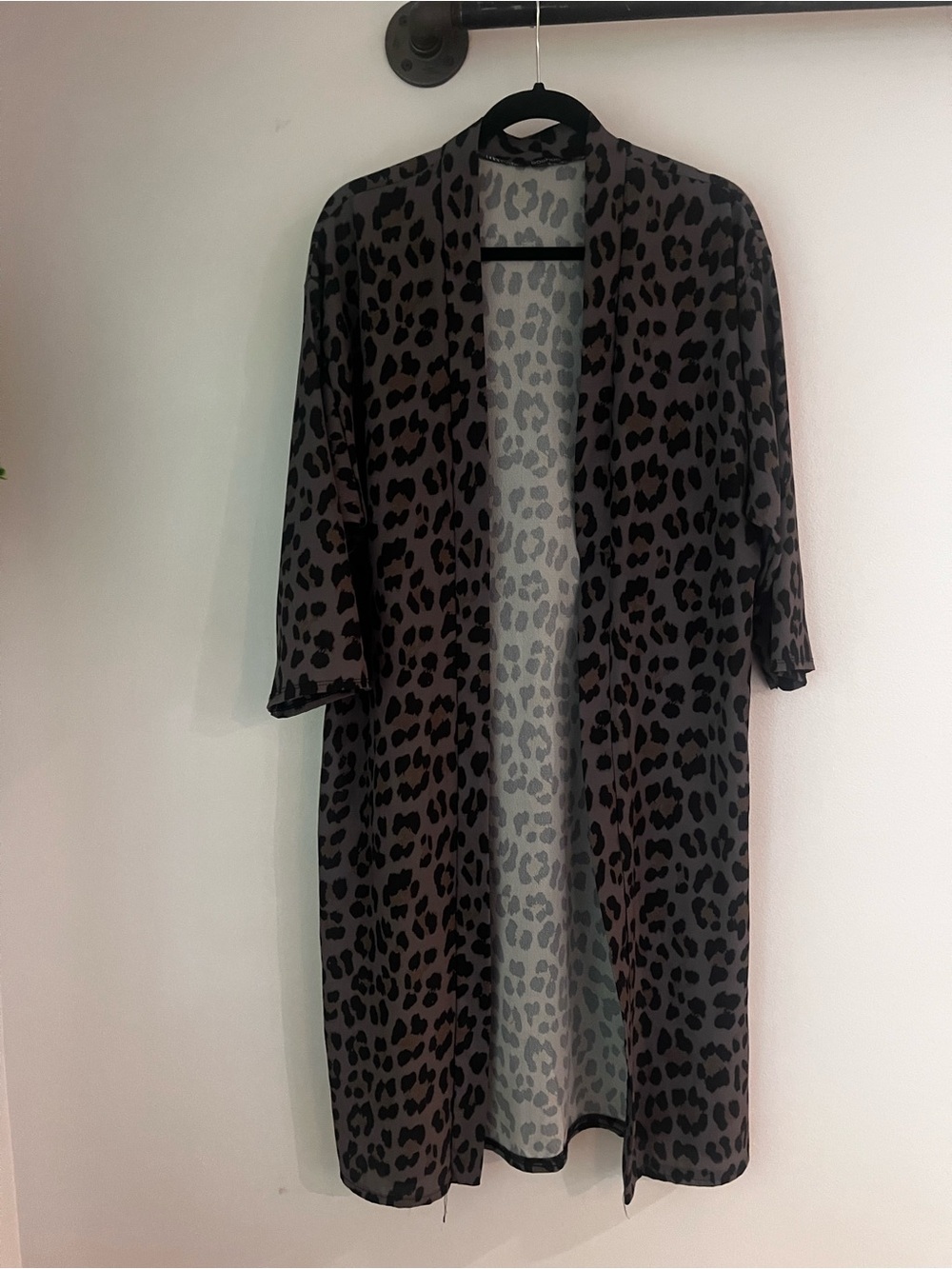 Boohoo Gray Sheer Leopard Print Duster Kimono